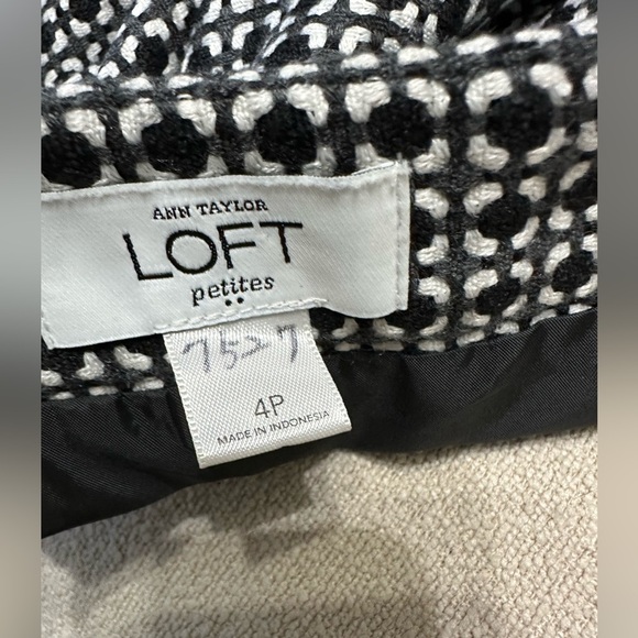 🛍️  perfect for winter or fall mini skirt 65% polyester 25% rayon and lining. - Picture 2 of 10